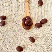 Cargar imagen en el visor de la galería, Almendra cubierta de chocolate sin azúcar
