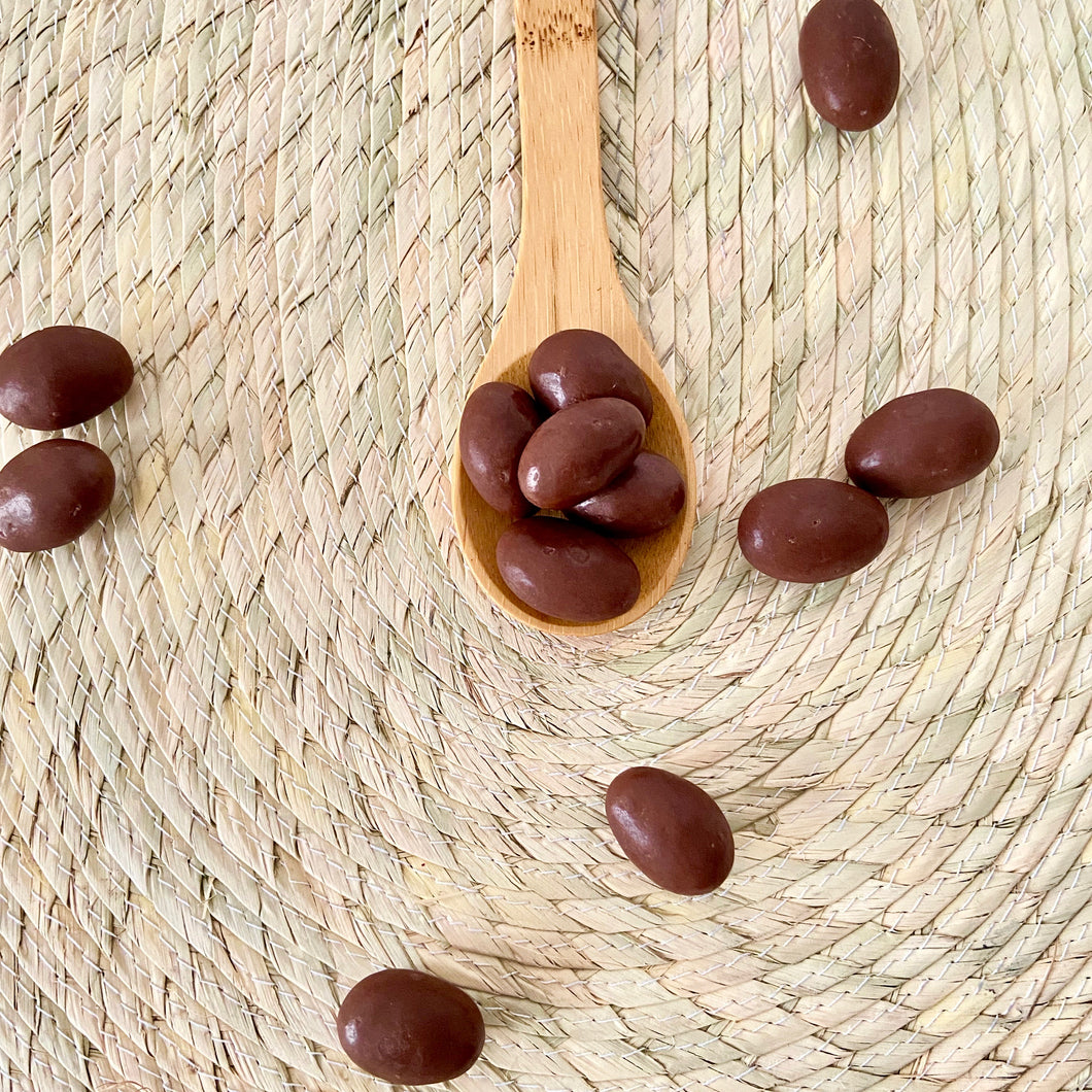Almendra cubierta de chocolate sin azúcar