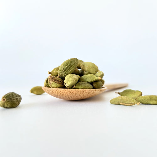 Cardamomo, hierba aromática, hierba seca, que es el cardamomo, usos del cardamomo, botánica, despensa a granel, super a granel, HEB, San Nicolás, General Escobedo, Guadalupe, Cumbres, Contry, Monterrey, Nuevo León