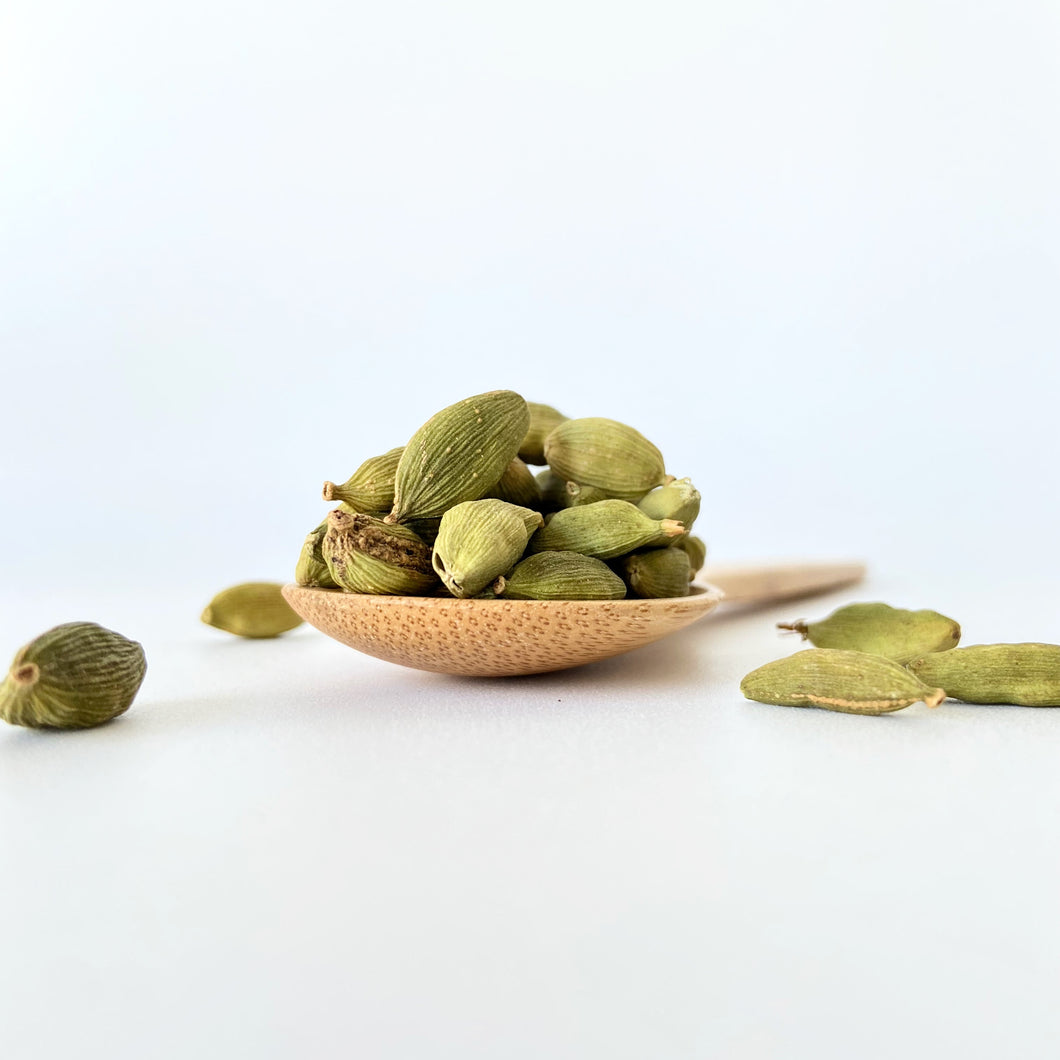 Cardamomo, hierba aromática, hierba seca, que es el cardamomo, usos del cardamomo, botánica, despensa a granel, super a granel, HEB, San Nicolás, General Escobedo, Guadalupe, Cumbres, Contry, Monterrey, Nuevo León