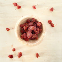 Cargar imagen en el visor de la galería, Fresa deshidratada enchilada, Dulces Vero Pica Fresa - Gomitas con chile, dulces mexicanos, dulce ácido, botana natural, snack saludable, antojo sin culpa, Producto 100% Mexicano, de venta a granel, en Monterrey, General Escobedo, San Nicolás, San Pedro Garza García, Cumbres, Nuevo León
